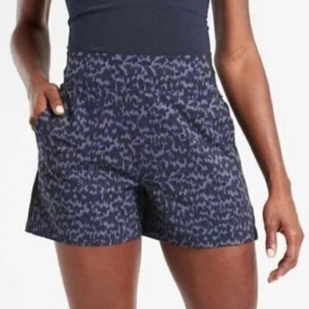 Athleta 26 Blue Printed Brooklyn Short New